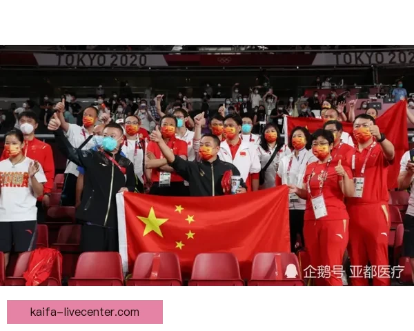 中国队3比1击败法国豪夺汤杯冠军 全员围圈欢庆跳舞庆祝胜利 中国队3比1击败法国豪夺汤杯冠军 全员围圈欢庆跳舞庆祝胜利